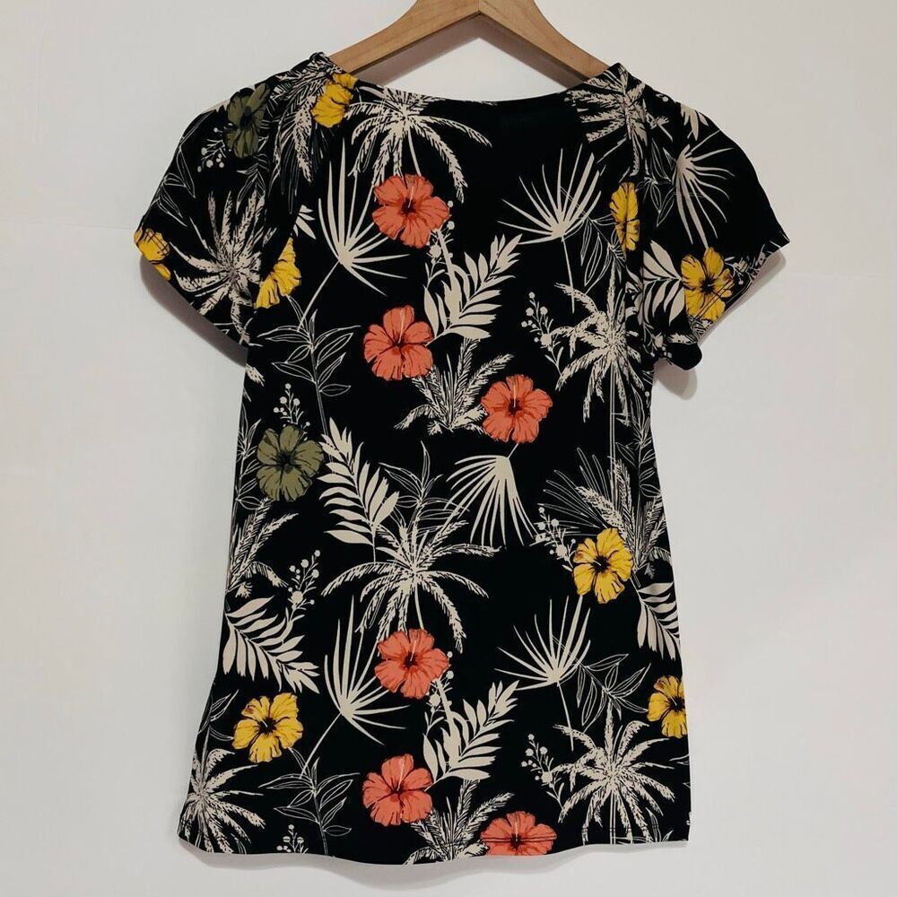 Style & Co Short Sleeve Black Floral Top Size PM - Picture 2 of 4